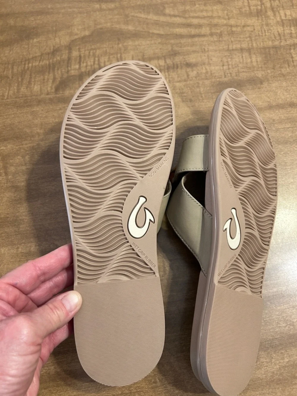 OluKai Lai Slide Sandals Tan Beige Tortoiseshell Buckle Comfort Flat S